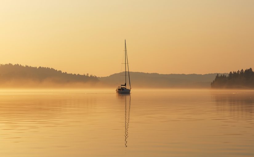Jak kompleksowo przygotować się do samodzielnych rejsów i bezpiecznego pływania
